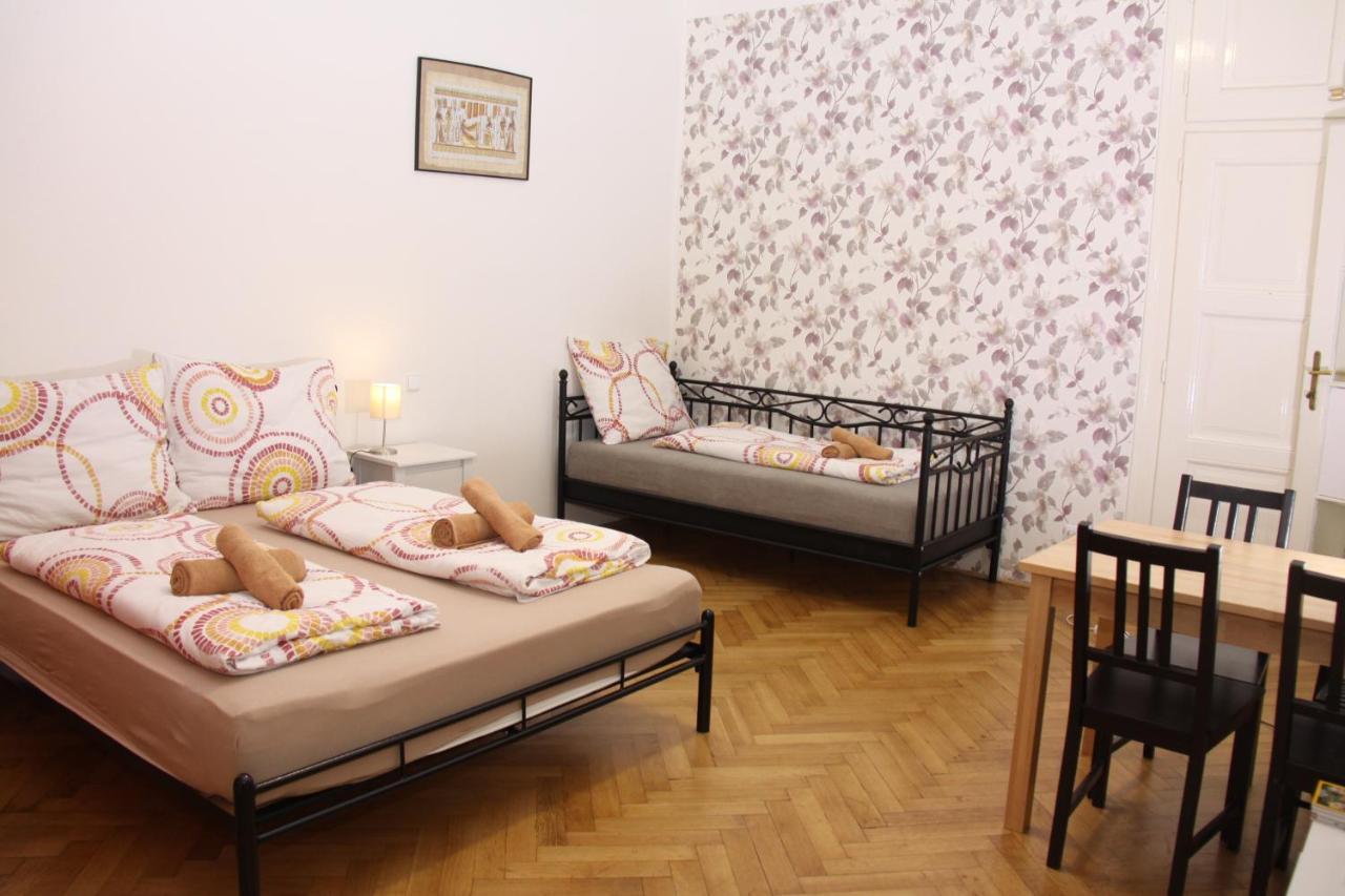 Central Prague Wenceslas Square Apartments Bagian luar foto