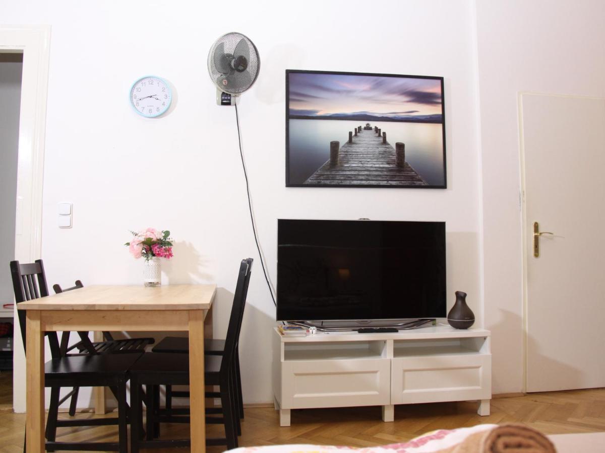 Central Prague Wenceslas Square Apartments Bagian luar foto